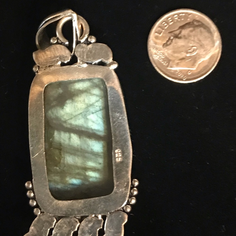Labradorite Pendant 🤍 - Picture 2 of 4
